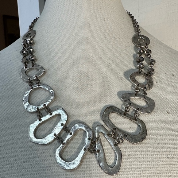 Hammered silvertone artisan vibe meets industrial necklace - Picture 2 of 4